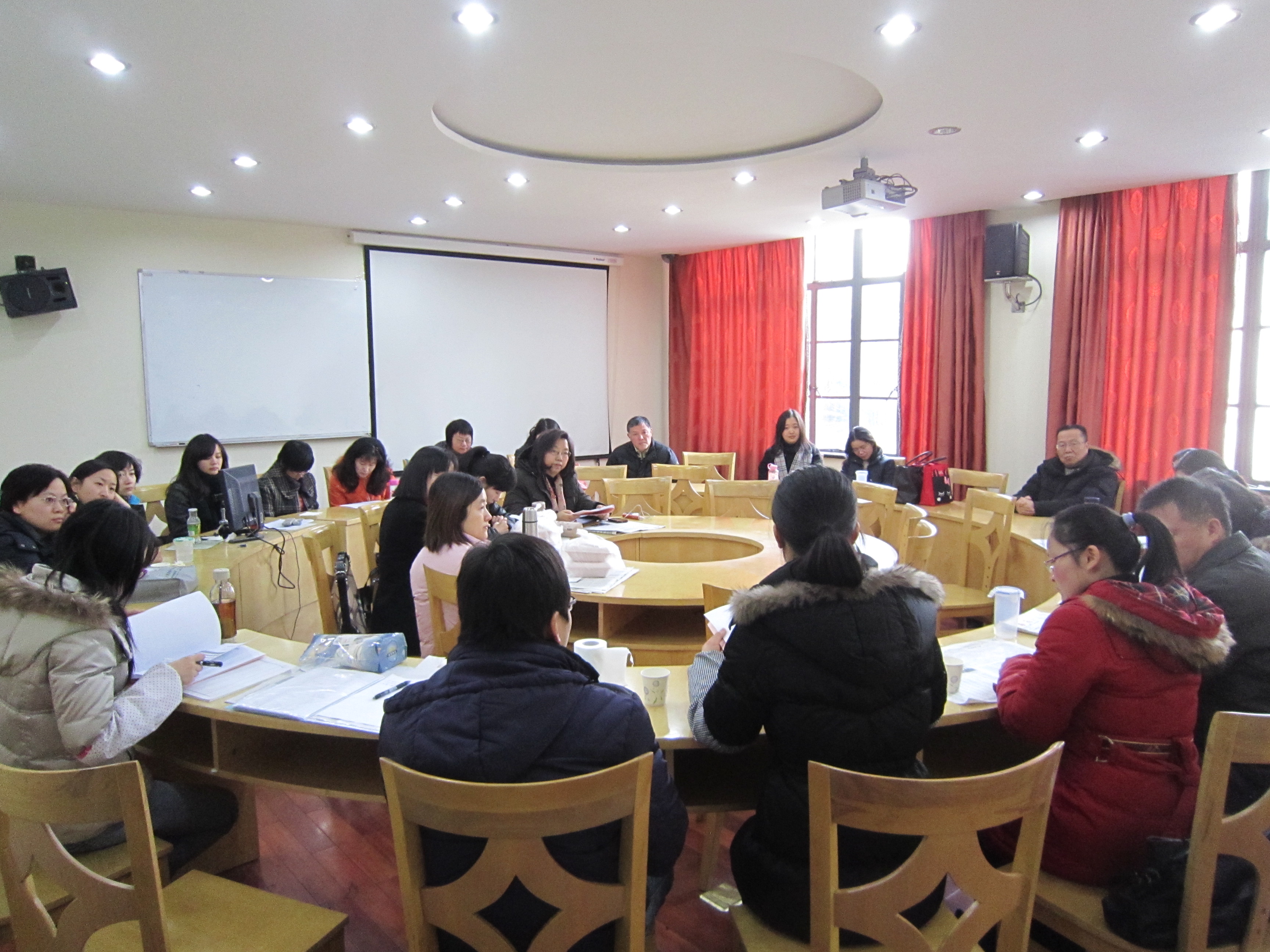 开云kaiyun官网班导师一同探讨工作